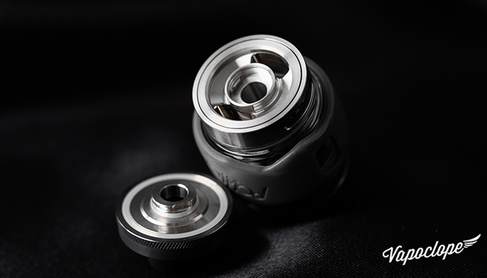 Ouverture pour e-liquide du clearomiseur DotTank Max de chez Dotmod